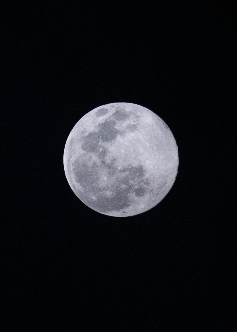 DUBAI, UNITED ARAB EMIRATES. 09 MARCH 2020. 
Supermoon seen from Palm Jumeirah.
(Photo: Reem Mohammed/The National)

Reporter:
Section: