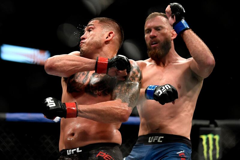JACKSONVILLE, FLORIDA - MAY 09: Anthony Pettis (L) of the United States fights Donald Cerrone (R) of the United States in their Welterweight fight during UFC 249 at VyStar Veterans Memorial Arena on May 09, 2020 in Jacksonville, Florida.   Douglas P. DeFelice/Getty Images/AFP
