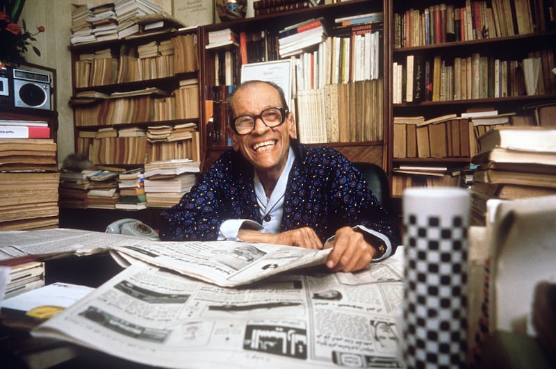 Egyptian novelist Naguib Mahfouz smiles in his Cairo home, 19 October 1988,  a few days after the announcement of his award of the Nobel Prize in Literature. (Photo by Peter Oftedal / SCANPIX SWEDEN / AFP)