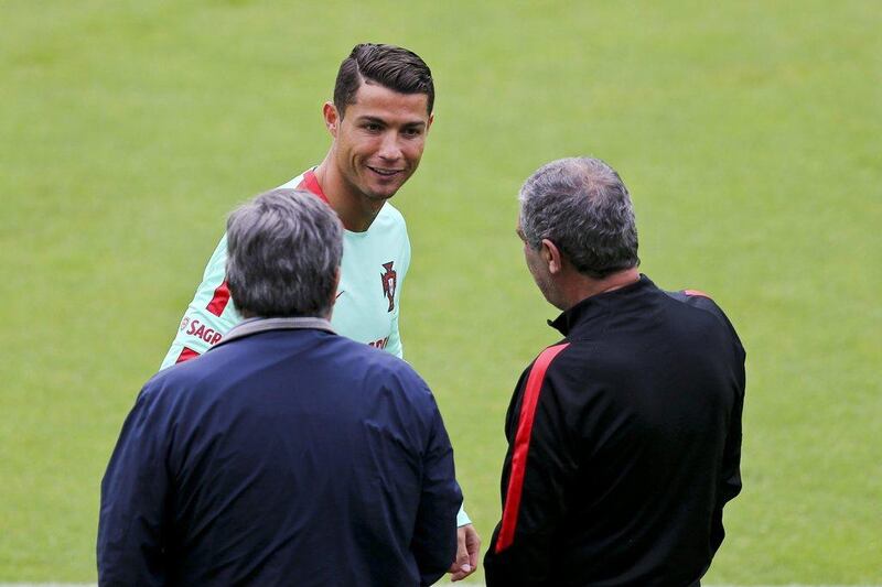 Portugal's Cristiano Ronaldo (C) speaks with the head coach Fernando Santos (R) and with the President of the Portuguese Soccer Federation Fernando Gomes (L)during the training session at at the team's training camp in Marcoussis, near Paris, France, 16 June 2016. EPA/MIGUEL A. LOPES