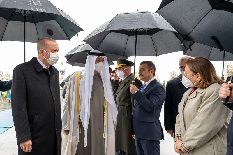 Sheikh Mohamed greets a Turkish delegation alongside Mr Erdogan. Mohamed Al Hammadi / Ministry of Presidential Affairs