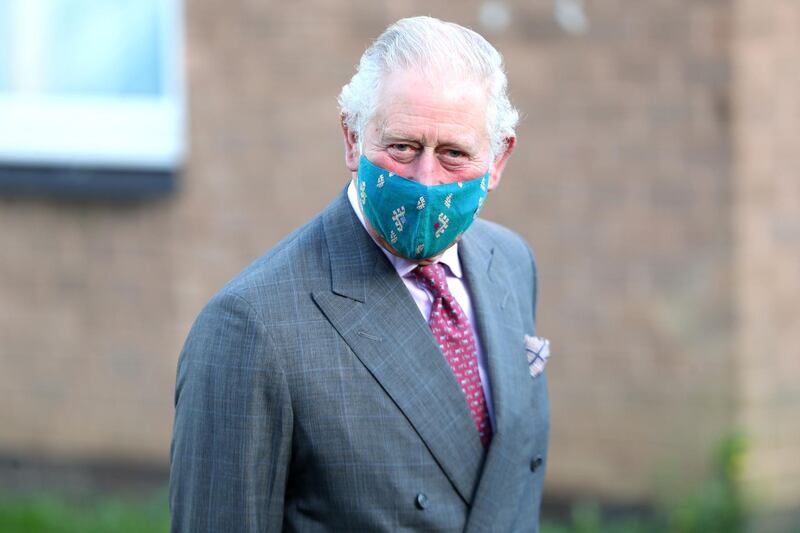 Britain's Prince Charles, Prince of Wales wearing a protective face covering to combat the spread of the coronavirus, visits the Gloucestershire Vaccination Centre at Gloucestershire Royal Hospital on December 17, 2020 in Gloucester, central England, to meet with front line health and care workers administering and receiving the Covid-19 vaccine.  / AFP / POOL / Chris Jackson
