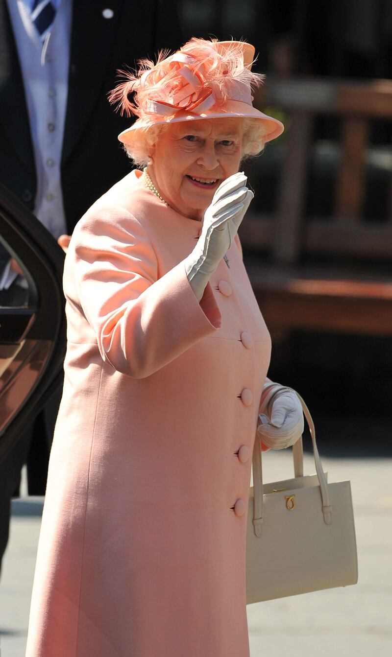 Britain's Queen Elizabeth II arrives to attend the wedding between England rugby player Mike Tindall and her granddaughter Zara Phillips at Canongate Kirk in Edinburgh, Scotland, on July 30, 2011. AFP PHOTO / BEN STANSALL
 *** Local Caption ***  524826-01-08.jpg