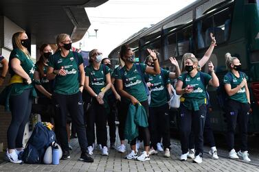 Australian softball national team players arrive at their hotel in Ota City, Gunma prefecture on June 1, 2021 to take part in the upcoming Tokyo 2020 Olympic Games. / AFP / Kazuhiro NOGI