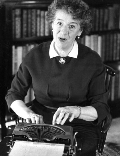 B6DNW1 ENID BLYTON  English childrens' writer at her Green Hedges home in Beaconsfield in 1963