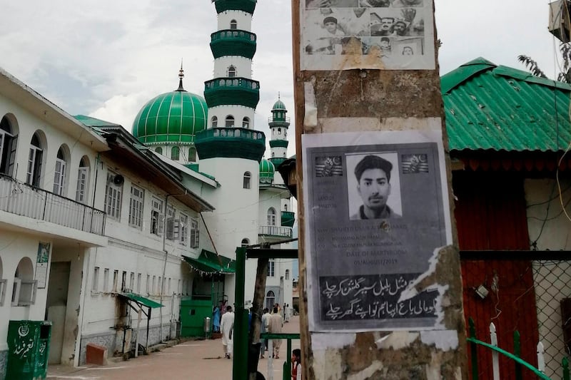 This picture taken on August 16, 2019, shows a poster of Kashmiri youth Usiab Ahmad, who died from drowning on August 5 after an alleged encounter with Indian government forces, near the Asar Shareef Jenab Saheb Mosque in the Soura locality of Srinagar. Three deaths have been claimed by Kashmiri familes in the latest round of unrest in the region, but Indian authorities have not acknowledged any fatalities since the massive security and communications lockdown was imposed on August 5 following the decision to strip the region of its autonomy. - To go with 'INDIA-KASHMIR-PAKISTAN-UNREST-DEATH,FOCUS' by Jalees ANDRABI
 / AFP / Jalees ANDRABI / To go with 'INDIA-KASHMIR-PAKISTAN-UNREST-DEATH,FOCUS' by Jalees ANDRABI
