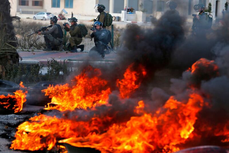 Israeli troops clash with Palestinian demonstrators during protests in Ramallah on December 7, 2017. Abbas Momani / AFP