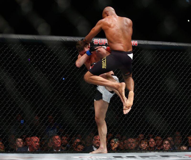 LONDON, ENGLAND - FEBRUARY 27:  After knocking out Silva's gumshield Michael Bisping of Great Britain (L) stops fighting Anderson Silva of Brazil but Silva fights on without his gumshield and knocks Bisping to the ground with his knee during the Middleweight Bout of the UFC Fight Night  at The O2 Arena on February 27, 2016 in London, England.  (Photo by Christopher Lee/Getty Images)