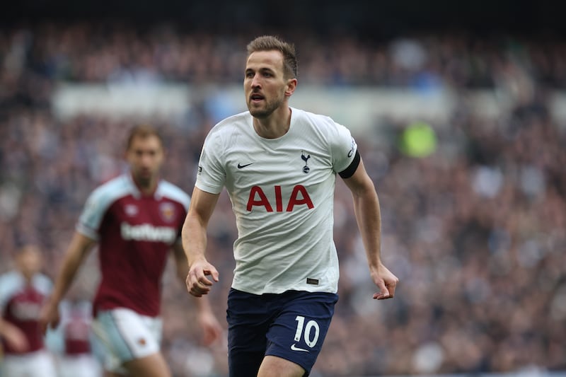 LONDON, ENGLAND - MARCH 20: Harry Kane of Tottenham Hotspur during the Premier League match between Tottenham Hotspur and West Ham United at Tottenham Hotspur Stadium on March 20, 2022 in London, England. (Photo by Eddie Keogh / Getty Images)