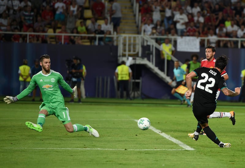 Real Madrid's Isco shoots past Manchester United's David de Gea to score the second goal. Vassil Donev / EPA