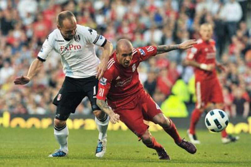 Liverpool's Raul Meireles (R) vies with Fulham's Danny Murphy (L) during their English premiership football match at home to Fulham at Craven Cottage football stadium in London on May 9, 2011. Liverpool FC won 5-2.  AFP PHOTO / CARL DE SOUZA

FOR EDITORIAL USE ONLY Additional licence required for any commercial/promotional use or use on TV or internet (except identical online version of newspaper) of Premier League/Football League photos. Tel DataCo +44 207 2981656. Do not alter/modify photo.