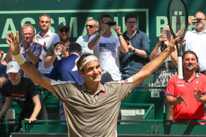 epa07668039 Roger Federer from Switzerland celebrates  winning the final match against David Goffin from Belgium at the ATP Tennis Tournament Noventi Open (former Gerry Weber Open) in Halle Westphalia, Germany, 23 June 2019.  EPA/FOCKE STRANGMANN