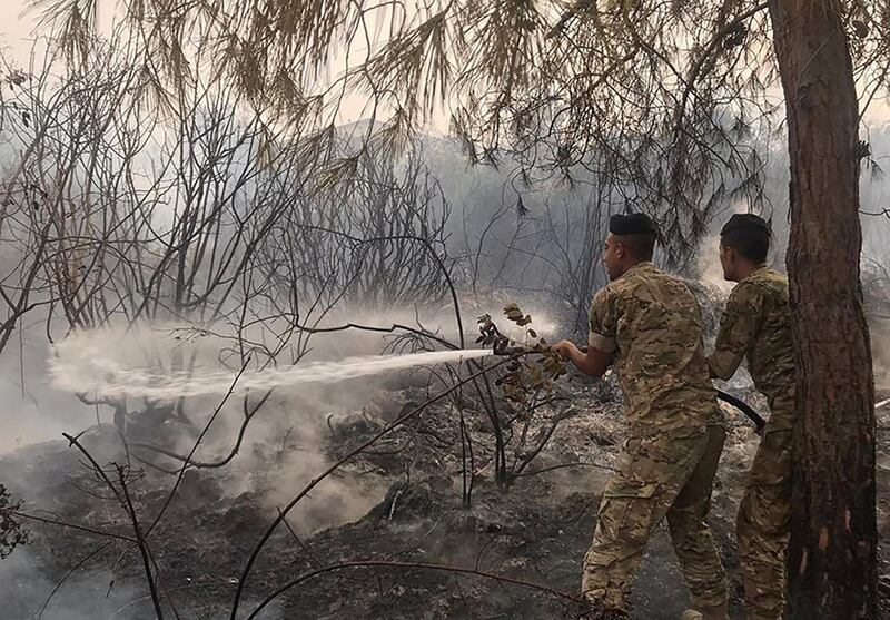 Lebanese army personnel tackle the forest fire. Image @LebarmyOfficial via Twitter