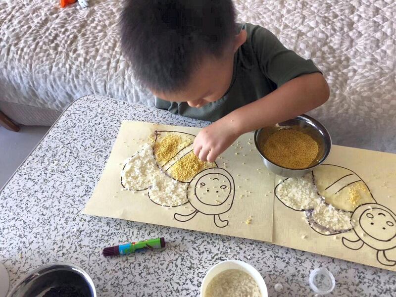 Tu Tu, who is 4 years old, is using his left hand, combating long-held bias in China. Photo: Li Ke 