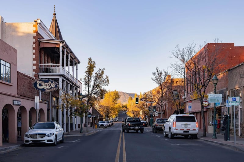 2D8HXEH Flagstaff, OCT 20, 2020 - Afternoon sunny view of the old town cityscape. Alamy