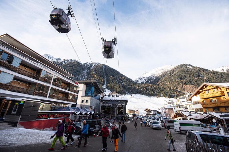 epa08293577 (FILE) - Skiing tourists in Ischgl, Austria, 29 November 2013 (reissued 14 March 2020). According to reports, the Austrian government has put popular touristic areas, Heiligenblut am Grossglockner, Paznautal, including Ischgl, and St. Anton under quarantine amid the ongoing Coronavirus crisis.  EPA/STR  AUSTRIA OUT