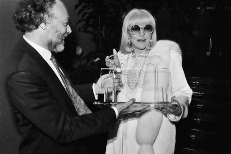 01 Apr 1986, Los Angeles, California, USA --- Singer Peggy Lee receives an Aggie Award from George David Weiss of the Songwriters Guild of America. --- Image by © Bettmann/CORBIS