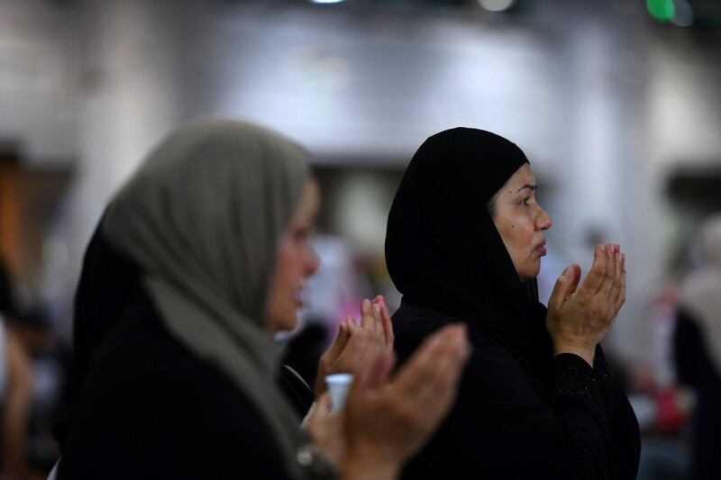 Muslims pray around the holy Kaaba at the Great Mosque during the holy fasting month of Ramadan in Mecca, Saudi Arabia, May 26, 2019. REUTERS/Waleed Ali