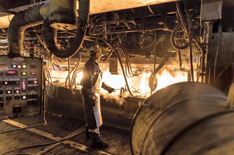 ABU DHABI, UNITED ARAB EMIRATES. 05 MARCH 2018. Site visit / press tour of the Emirates Steel plant in Mussafah. A steel worker monitors the pouring of steel bars. (Photo: Antonie Robertson/The National) Journalist: Sarmad Khan. Section: Business.