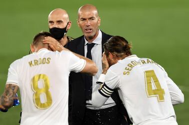 MADRID, SPAIN - JULY 02: Head coach Zinedine Zidane of Real Madrid talks to Toni Kroos and Sergio Ramos during the Liga match between Real Madrid CF and Getafe CF at Estadio Alfredo Di Stefano on July 02, 2020 in Madrid, Spain. Football Stadiums around Europe remain empty due to the Coronavirus Pandemic as Government social distancing laws prohibit fans inside venues resulting in all fixtures being played behind closed doors. (Photo by Angel Martinez/Getty Images)