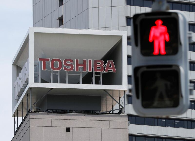 The logo of Toshiba Corp. is seen next to a traffic signal atop of a building in Tokyo, Japan June 11, 2021.  REUTERS/Issei Kato