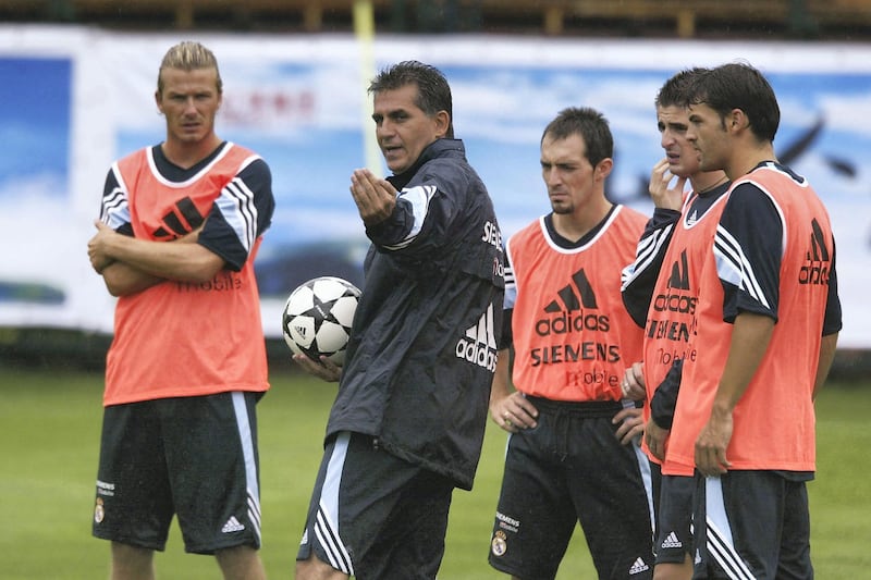 KUNMING, CHINA - JULY 26:  Real Madrid coach, Carlos Quieroz issues instructions to David Beckham and the rest of the team during a training session at the Hongta Sports Centre where they will train during their Tour of Asia on July 26, 2003 in Kunming, China.  (Photo by Alex Livesey/Getty Images)