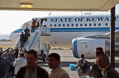 A Yemeni rebel delegation prepares to fly on a Kuwaiti plane accompanied by a UN peace envoy, heading for high-stakes talks in Sweden with the government aimed at ending the country's devastating war, on December 4, 2018 in Sanaa.

 The departure of the Huthi insurgents followed a prisoner swap deal and the evacuation of 50 wounded rebels for treatment in Oman in a major boost to peace efforts. / AFP / Mohammed HUWAIS
