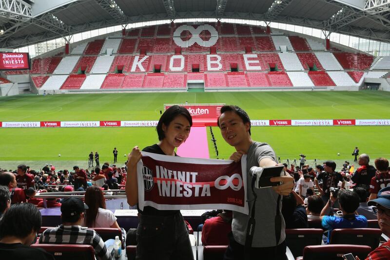Vissel Kobe supporters pose for selfie photographs prior to the unveiling of Adres Iniesta. Buddhika Weerasinghe / Getty Images