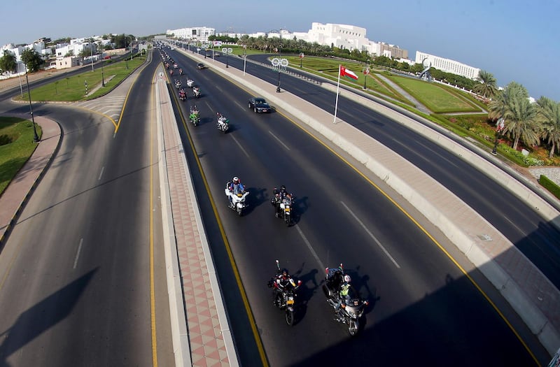 Bikers drive down a street in the Omani capital Muscat, on November 14, 2020, as part of the 50th National Day celebrations. / AFP / MOHAMMED MAHJOUB
