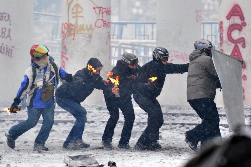 Protesters clash with the Ukrainian police in the centre of Kiev on January 22, 2014. The heightened tensions come after two months of protests over President Viktor Yanukovych’s failure to sign a deal for closer ties with the European Union. Sergei Supinsky / AFP photo