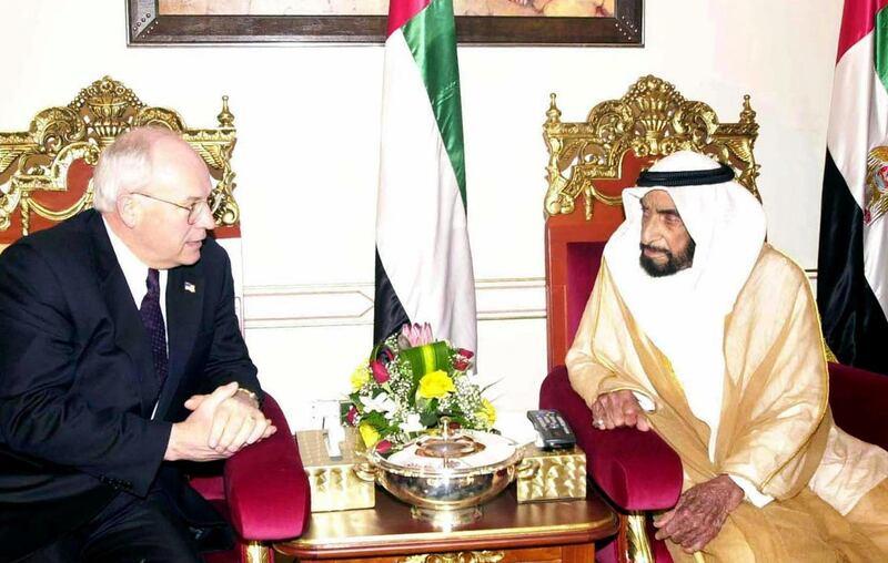 US Vice President Dick Cheney (L) meets with United Arab Emirates President Sheikh Zayed Bin Sultan al-Nahyan, at the presidential palace in Abu Dhabi 16 March 2002. Cheney is on a Middle East tour to rally support for the global fight against terror. AFP PHOTO/WAM (Photo by WAM / AFP)