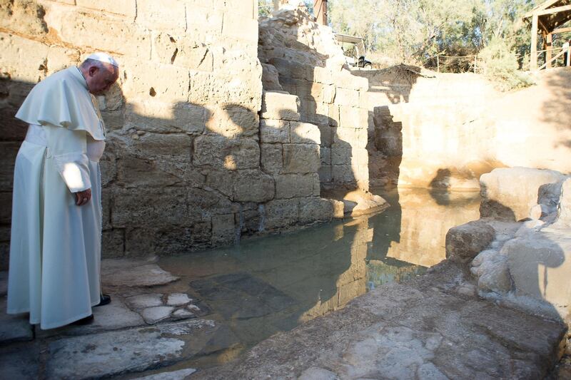 A handout picture released by the Vatican press office shows Pope Francis visiting Bethany beyond the Jordan river, the site believed to be of Christ's baptism, west of Amman, Jordan, on May 24, 2014. The pontiff is in Jordan on the first of a three day trip to the Middle East that will also take him to the West Bank and Israel. AFP PHOTO/ OSSERVATORE ROMANO / HO 
-- RESTRICTED TO EDITORIAL USE - MANDATORY CREDIT "AFP PHOTO / OSSERVATORE ROMANO" - NO MARKETING NO ADVERTISING CAMPAIGNS - DISTRIBUTED AS A SERVICE TO CLIENTS (Photo by - / OSSERVATORE ROMANO / AFP)