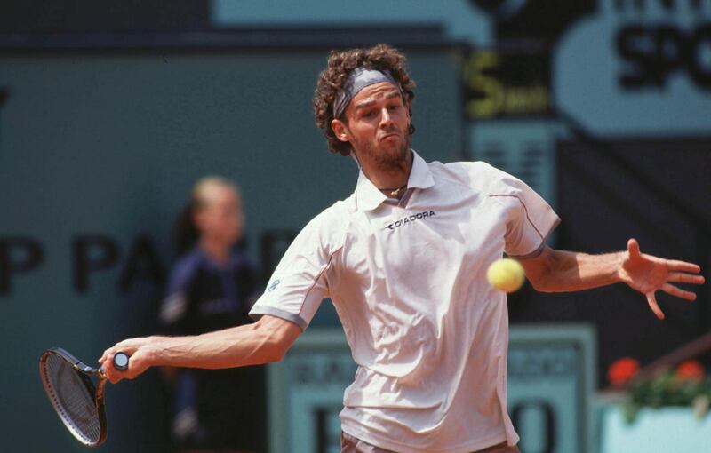 PARIS, FRANCE - MAY 28:  FRENCH OPEN 2001/ROLAND GARROS, Paris; Gustavo KUERTEN/BRA  (Photo by Henri Szwarc/Bongarts/Getty Images)