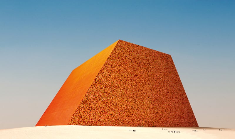 A scale model (1979) of The Mastaba project for Abu Dhabi. Courtesy Christo and Jeanne-Claude Foundation