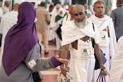 Pilgrims from Bangladesh are greeted by a Saudi Hajj officer as they arrive at King Abdulaziz International Airport in Jeddah, Saudi Arabia, Tuesday, June 20, 2023. AP / Amr Nabil