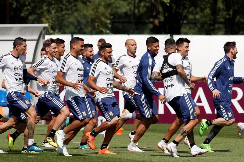 Argentina's players attend a training session in Bronnitsy. Alberto Estevez / EPA