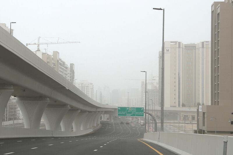 DUBAI, UNITED ARAB EMIRATES , May 25– 2020 :- Dusty and windy weather in Al Furjan area in Dubai.  (Pawan Singh / The National) For News/Online. 