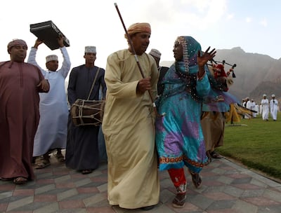 An Omani couple perform a traditional dance at the end of the second stage of the Tour of Oman at Wadi Dayqah, east of the capital Muscat, on February 15, 2012. Slovakian cyclist Peter Sagan of the Liquigas team won the second stage of the race, beating Australian Baden Cooke and Dutchman Tom Jelte Slagter in a mass sprint.       AFP PHOTO/MARWAN NAAMANI (Photo by MARWAN NAAMANI / AFP)