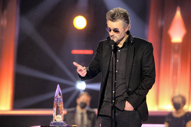 NASHVILLE, TENNESSEE - NOVEMBER 11: (FOR EDITORIAL USE ONLY) Eric Church accepts an award onstage during the The 54th Annual CMA Awards at Nashville‚Äôs Music City Center on Wednesday, November 11, 2020 in Nashville, Tennessee.  (Photo by Terry Wyatt/Getty Images for CMA)