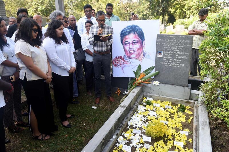 Sri Lankan mourners gather at the grave of editor Lasantha Wickrematunge on the 10th anniversary of his death in Colombo on January 8, 2019. Ten years after top newspaper editor Lasantha Wickrematunge was killed by a suspected government death squad the failure to secure a prosecution has come to highlight Sri Lanka's struggle with a dark past. / AFP / ISHARA S. KODIKARA
