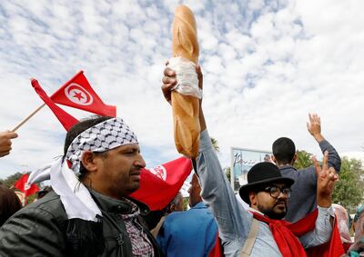 A man gestures and carries bread during a protest against the government's refusal to raise wages in Tunis, Tunisia November 22, 2018. REUTERS/Zoubeir Souissi