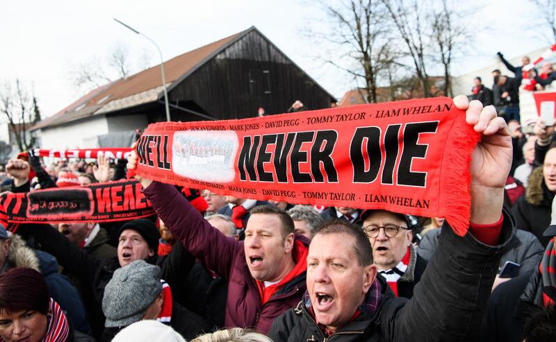 MUNICH, GERMANY - FEBRUARY 06: Supporters of Manchester United attend a memorial service  commemorating the Munich air disaster of February 6, 1958, where 23 people including 8 members of the Manchester United football team lost their lives, on February 6, 2018 in Munich, Germany. (Photo by Sebastian Widmann/Bongarts/Getty Images)
