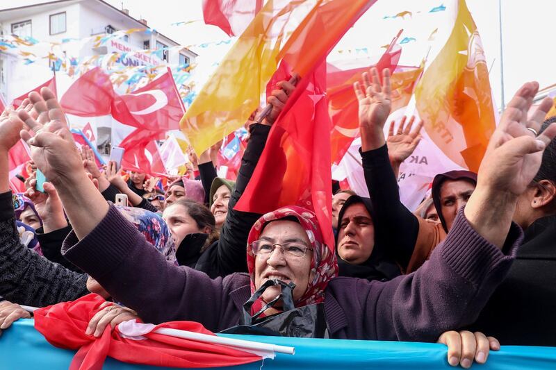 Supporters cheer and wave Turkish flags during a AKP (Justice and Development Party) campaign rally ahead of the local elections in Ankara, Turkey, on March 28, 2019.  / AFP / Adem ALTAN
