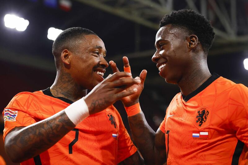epa08647732 Steven Bergwijn (L) of the Netherlands celebrates with team-mate Quincy Promes after scoring the 1-0 goal during the UEFA Nations League A group 1 qualifying match between the Netherlands and Poland at the Johan Cruyff Arena in Amsterdam, The Netherlands, 04 September 2020.  EPA/KOEN VAN WEEL