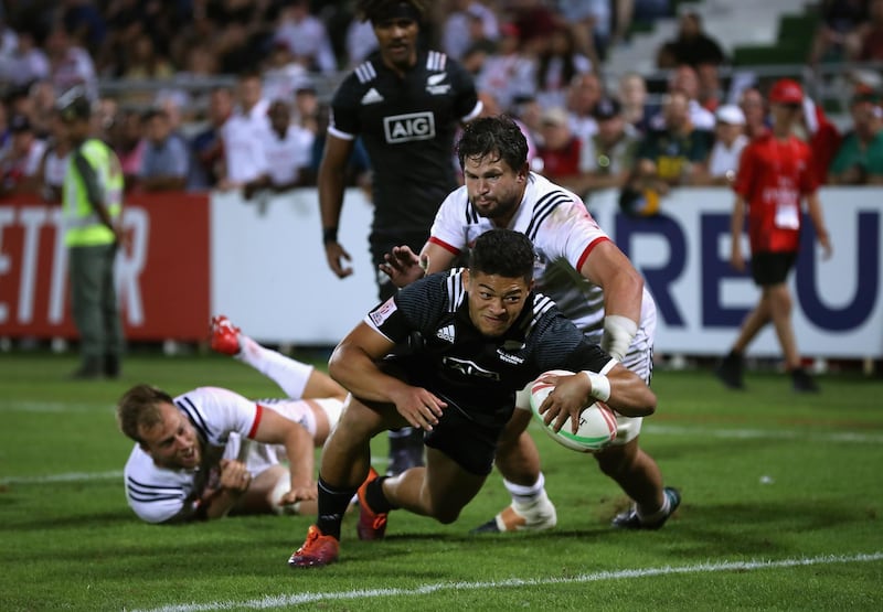 DUBAI, UNITED ARAB EMIRATES - DECEMBER 01:  Iukarisitine James Ng Shiu of New Zraland scores a try during the Cup Final match between New Zealand and United States on Day Three of the Emirates Airline Dubai Sevens, the first leg of the HSBC Sevens World Series at The Sevens Stadium on December 01, 2018 in Dubai, United Arab Emirates.  (Photo by Francois Nel/Getty Images)