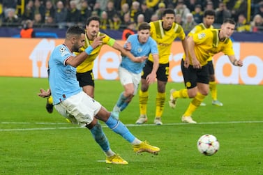 Manchester City's Riyad Mahrez misses to score a penalty during the Champions League Group G soccer match between Borussia Dortmund and Manchester City in Dortmund, Germany, Tuesday, Oct.  25, 2022.  (AP Photo / Martin Meissner)