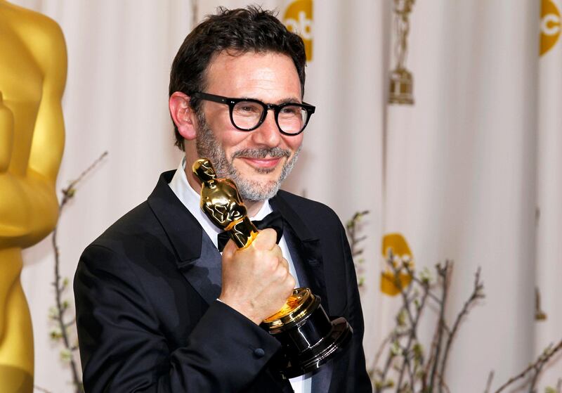 French director Michel Hazanavicius, best director winner for his film "The Artist," poses with his Oscar backstage the 84th Academy Awards in Hollywood, California, February 26, 2012.  REUTERS/ Mike Blake   (UNITED STATES) (OSCARS-BACKSTAGE)