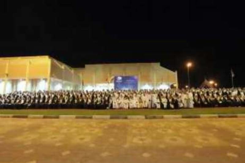 United Arab Emirates - Al Ain  - Jun 06 - 2010:  The official picture at  UAE's largest mass wedding with 402 people getting married  in Al Ain Convention Center. ( Jaime Puebla / The National )