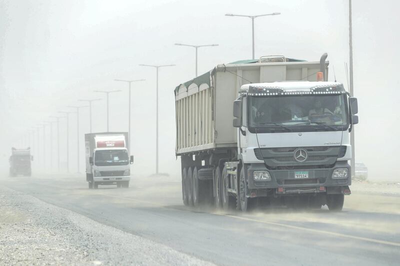 RAS AL KHAIMAH, UNITED ARAB EMIRATES. 09 AUGUST 2018. Extreme winds created sand storm conditions in the Emirates. Low visibility forced drivers to take extra caution while commuting. (Photo: Antonie Robertson/The National) Journalist: None. Section: National.