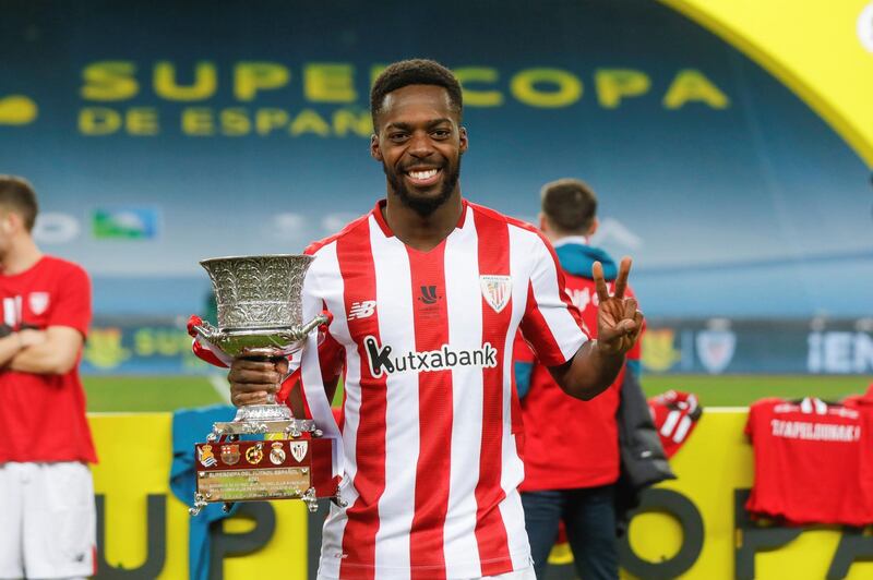 Athletic Bilbao striker Inaki Willians with the trophy. EPA